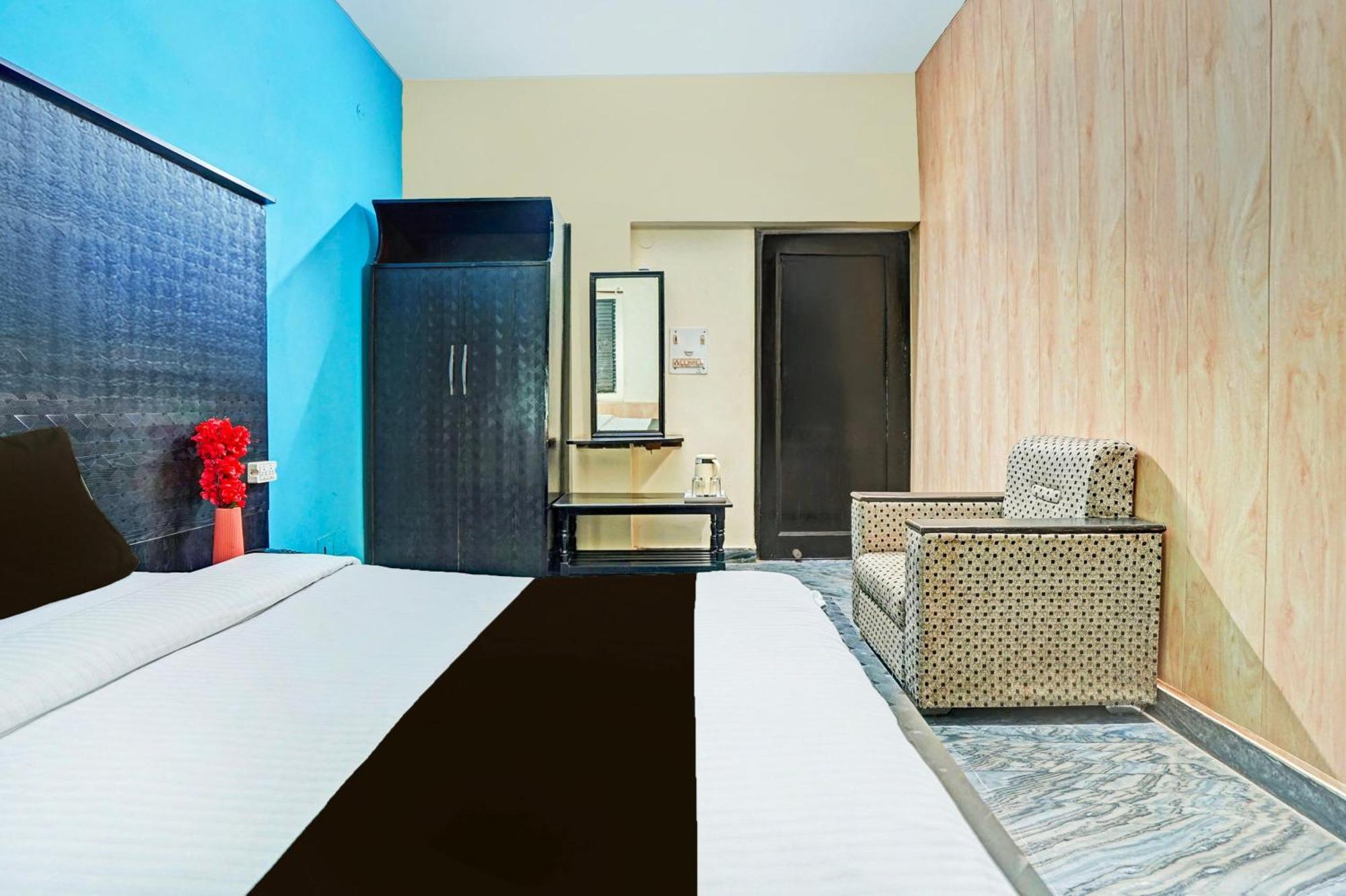 Super Collection O Mathura Near Railway Station Экстерьер фото