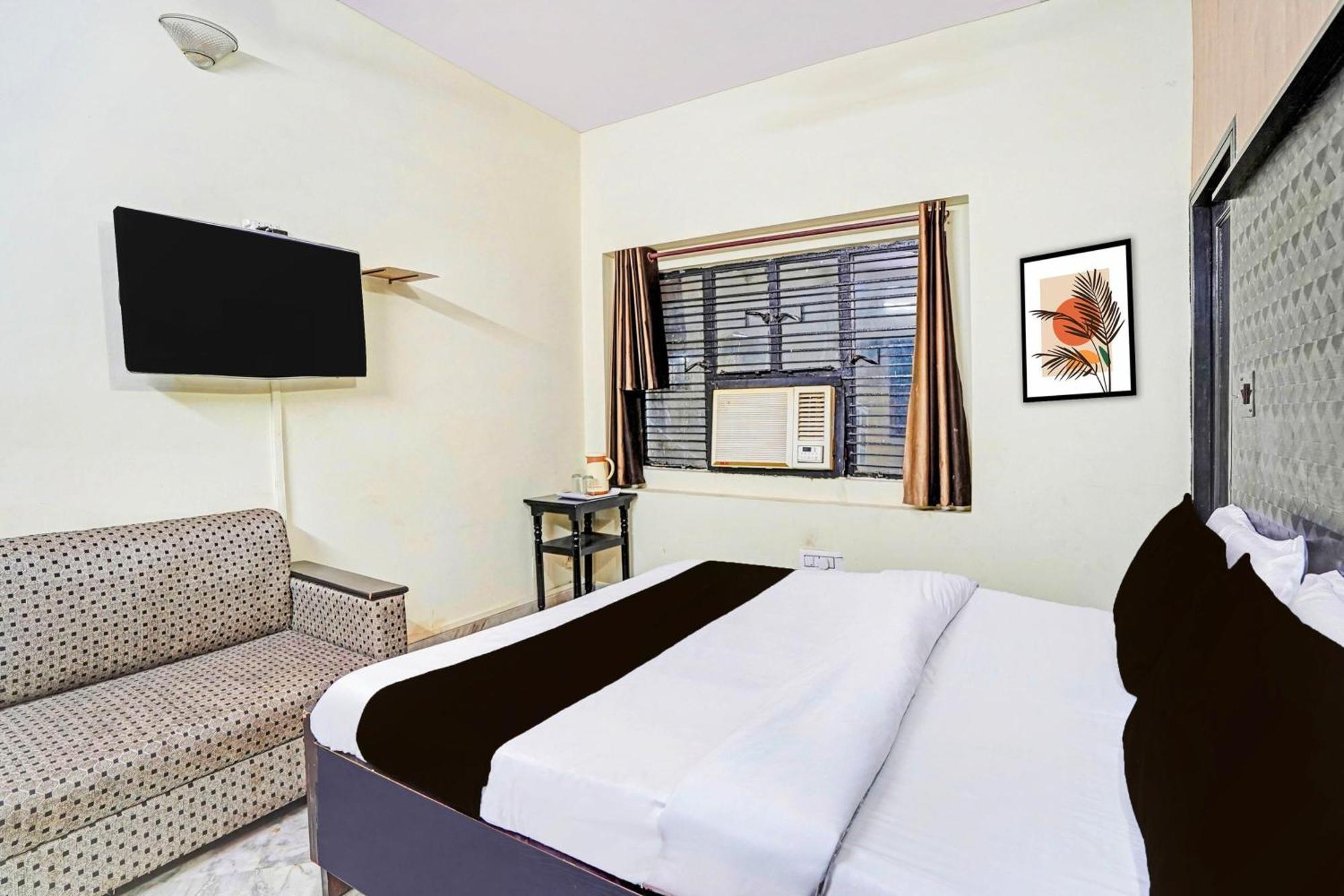 Super Collection O Mathura Near Railway Station Экстерьер фото