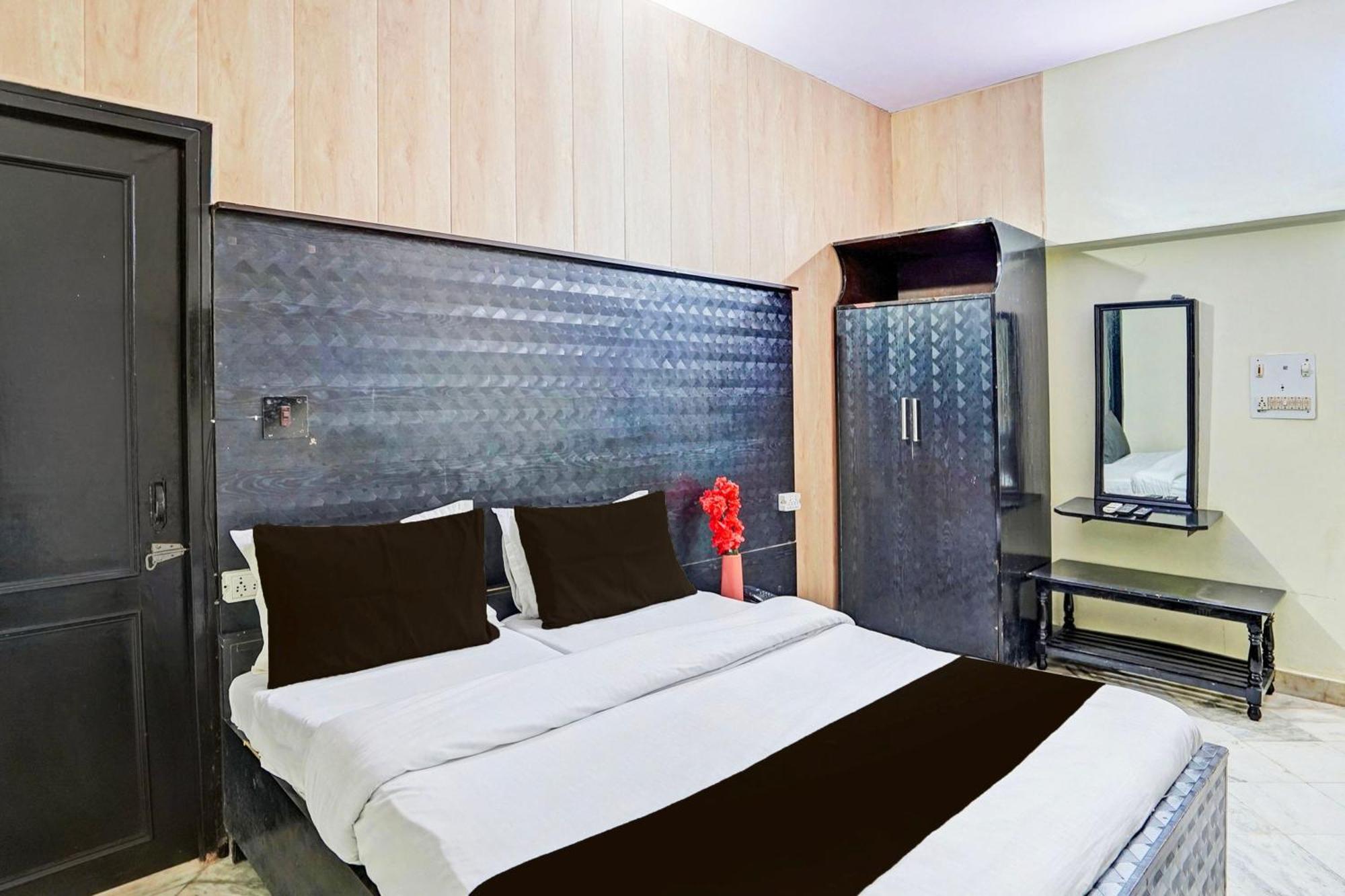 Super Collection O Mathura Near Railway Station Экстерьер фото