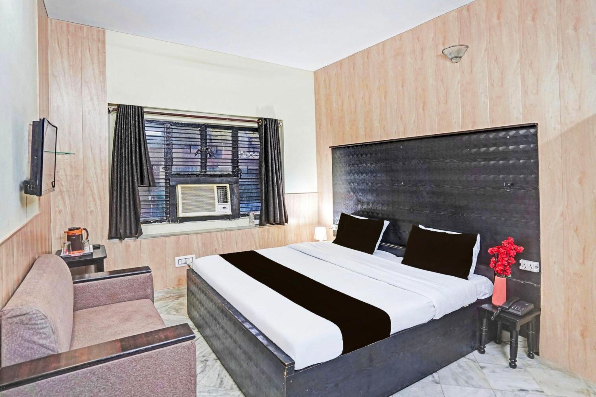 Super Collection O Mathura Near Railway Station Экстерьер фото