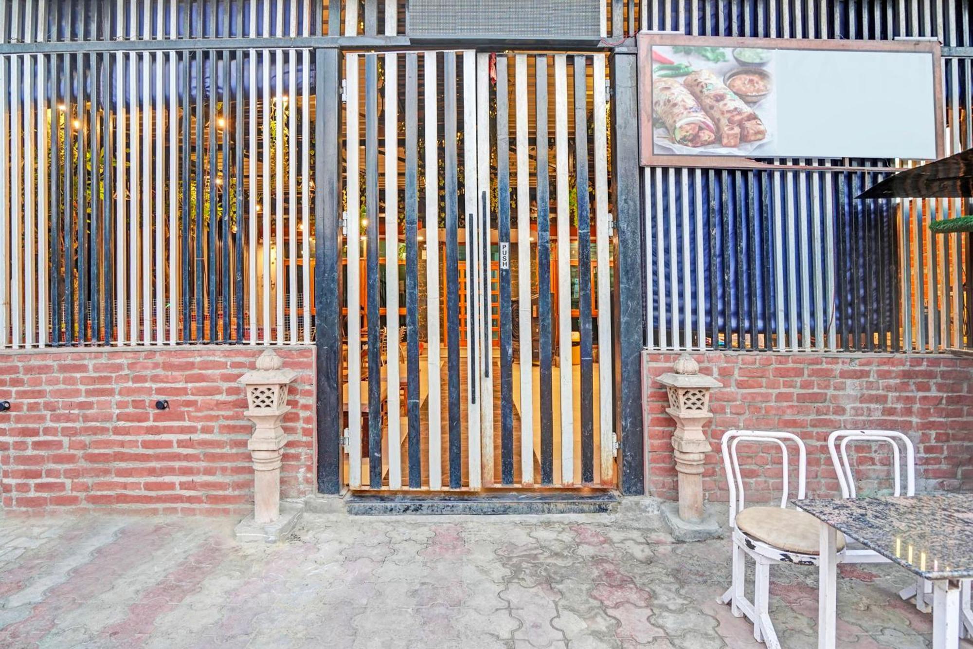 Super Collection O Mathura Near Railway Station Экстерьер фото
